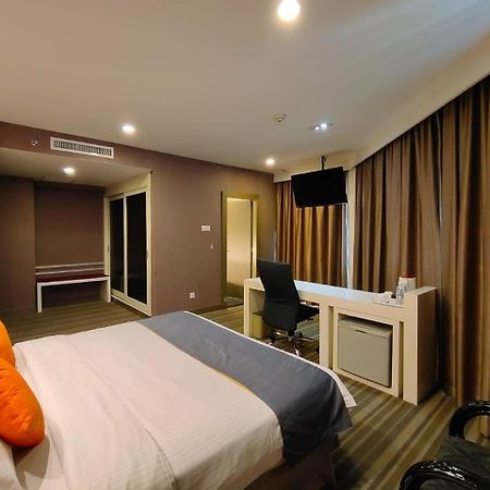 Hotel Capital Kota Kinabalu Kültér fotó